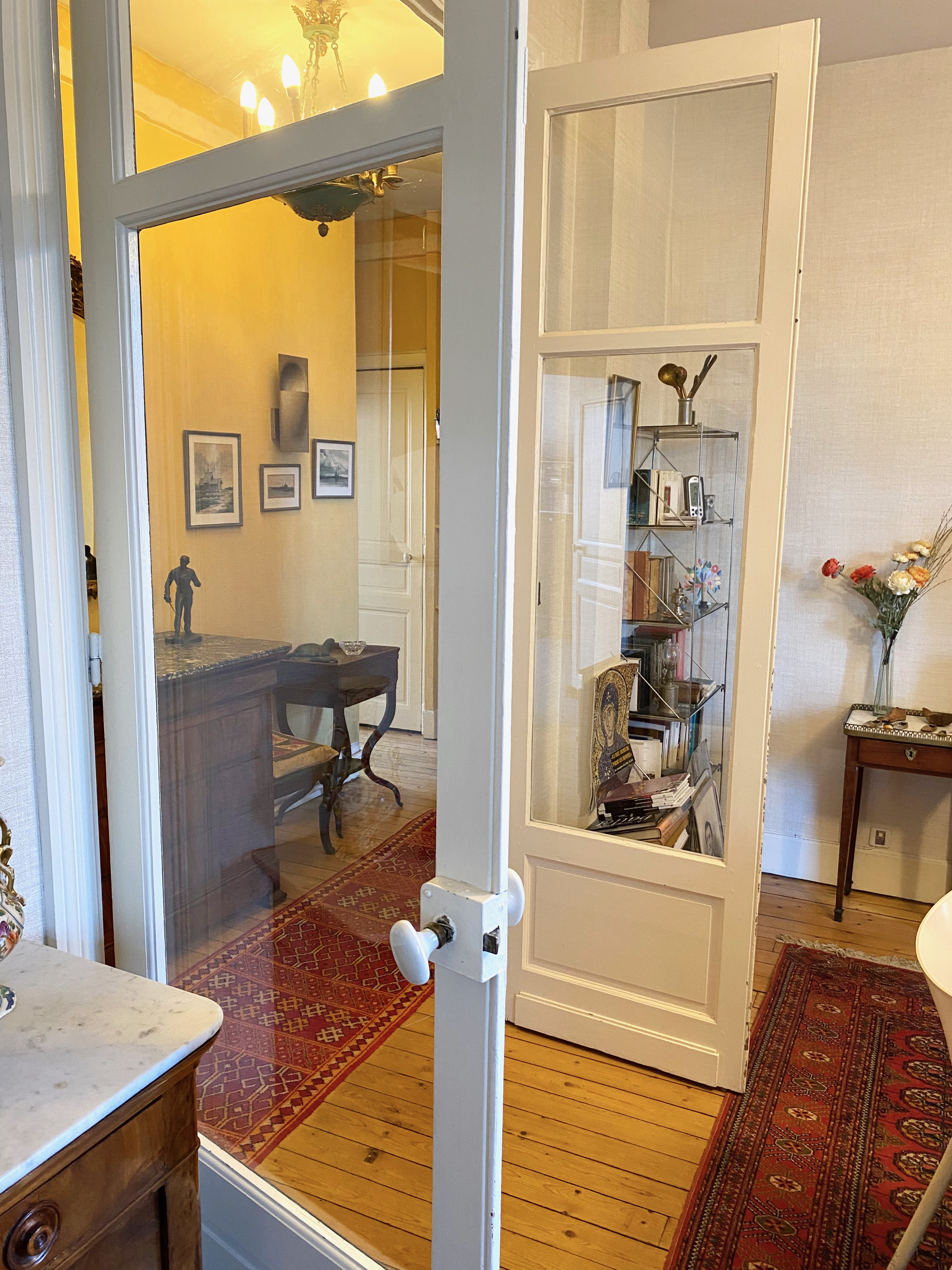 Busca/Pont des demoiselles T3/4 traversant 106 m2, chambre de bonne, garage, cave