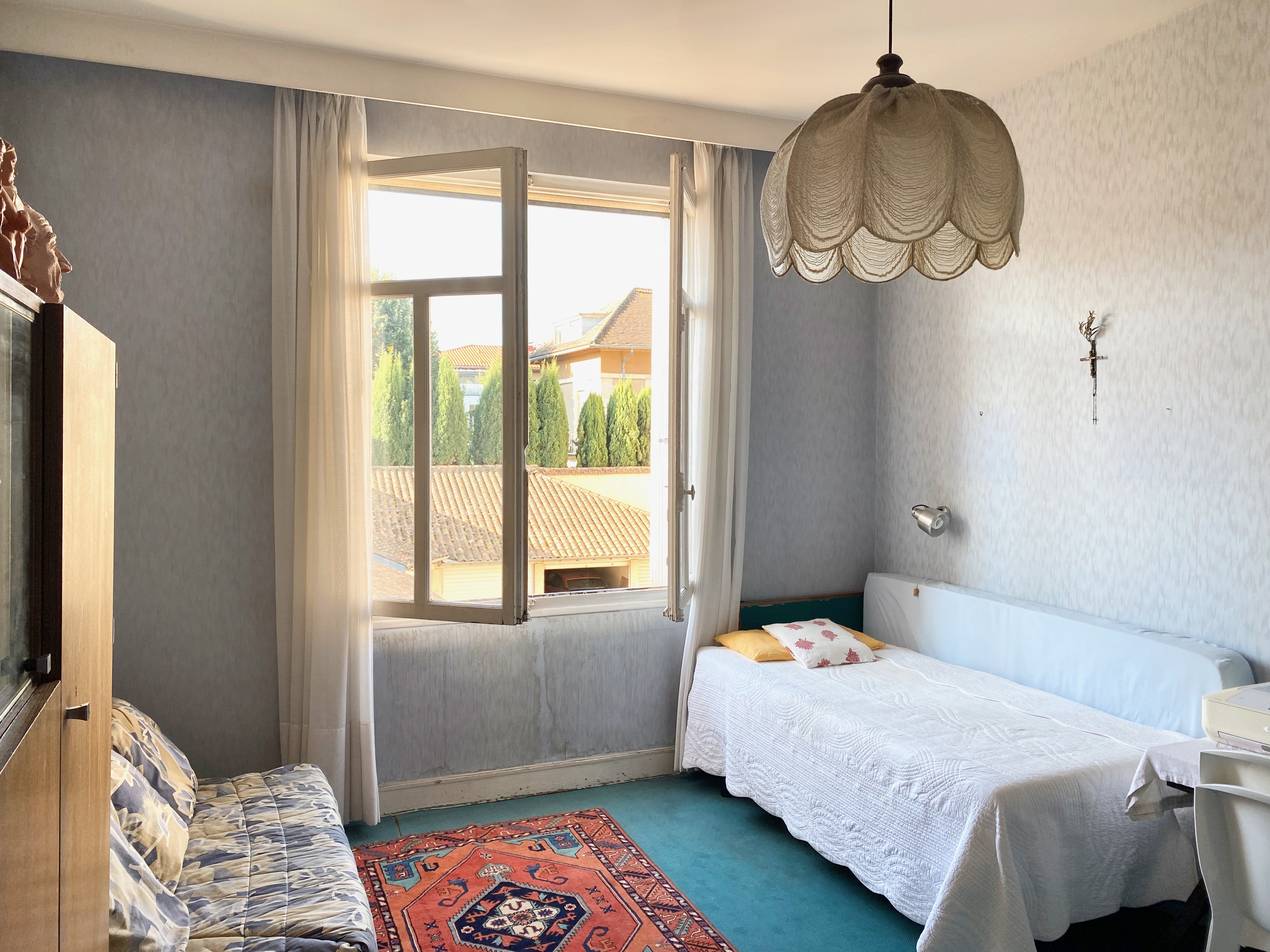 Busca/Pont des demoiselles T3/4 traversant 106 m2, chambre de bonne, garage, cave