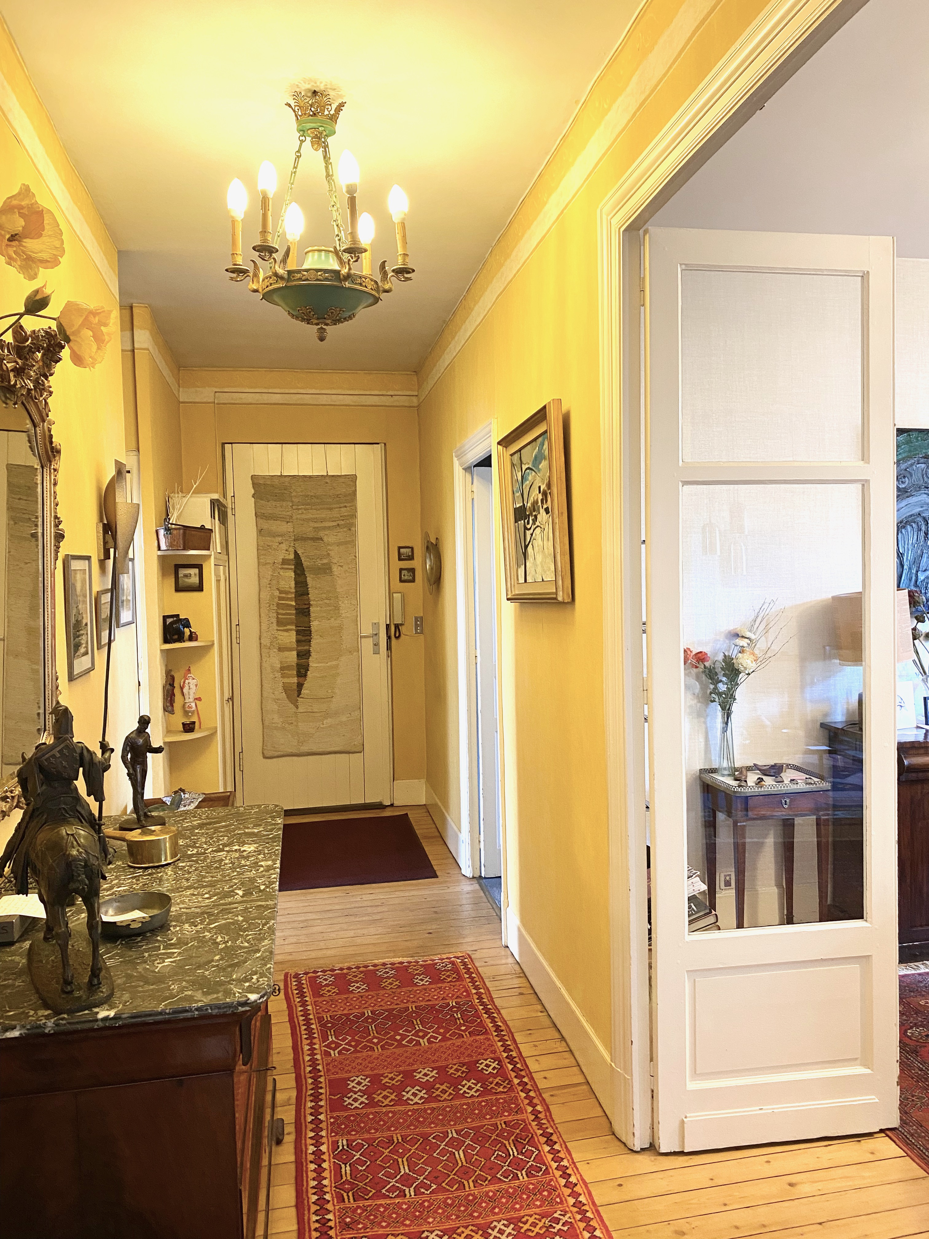 Busca/Pont des demoiselles T3/4 traversant 106 m2, chambre de bonne, garage, cave