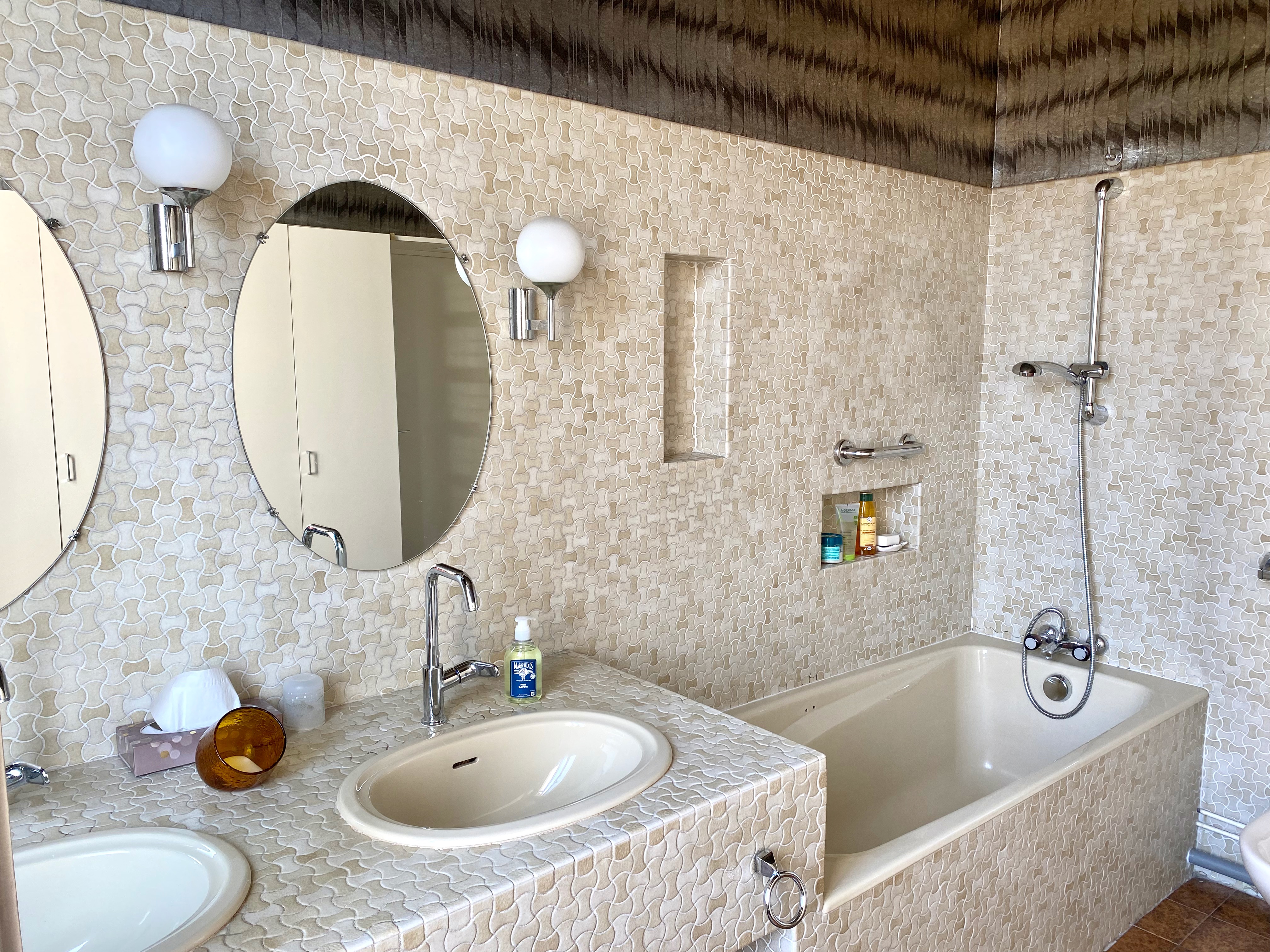 Busca/Pont des demoiselles T3/4 traversant 106 m2, chambre de bonne, garage, cave