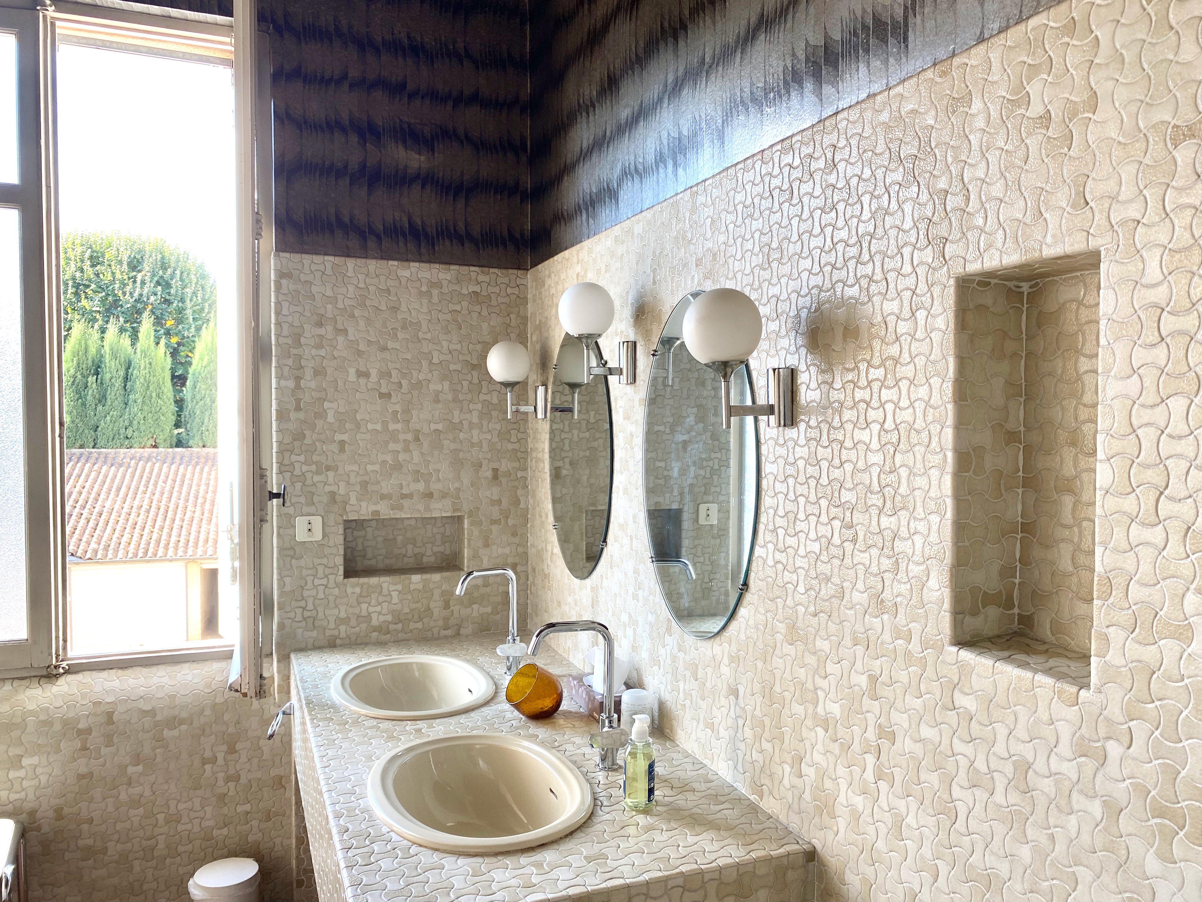 Busca/Pont des demoiselles T3/4 traversant 106 m2, chambre de bonne, garage, cave