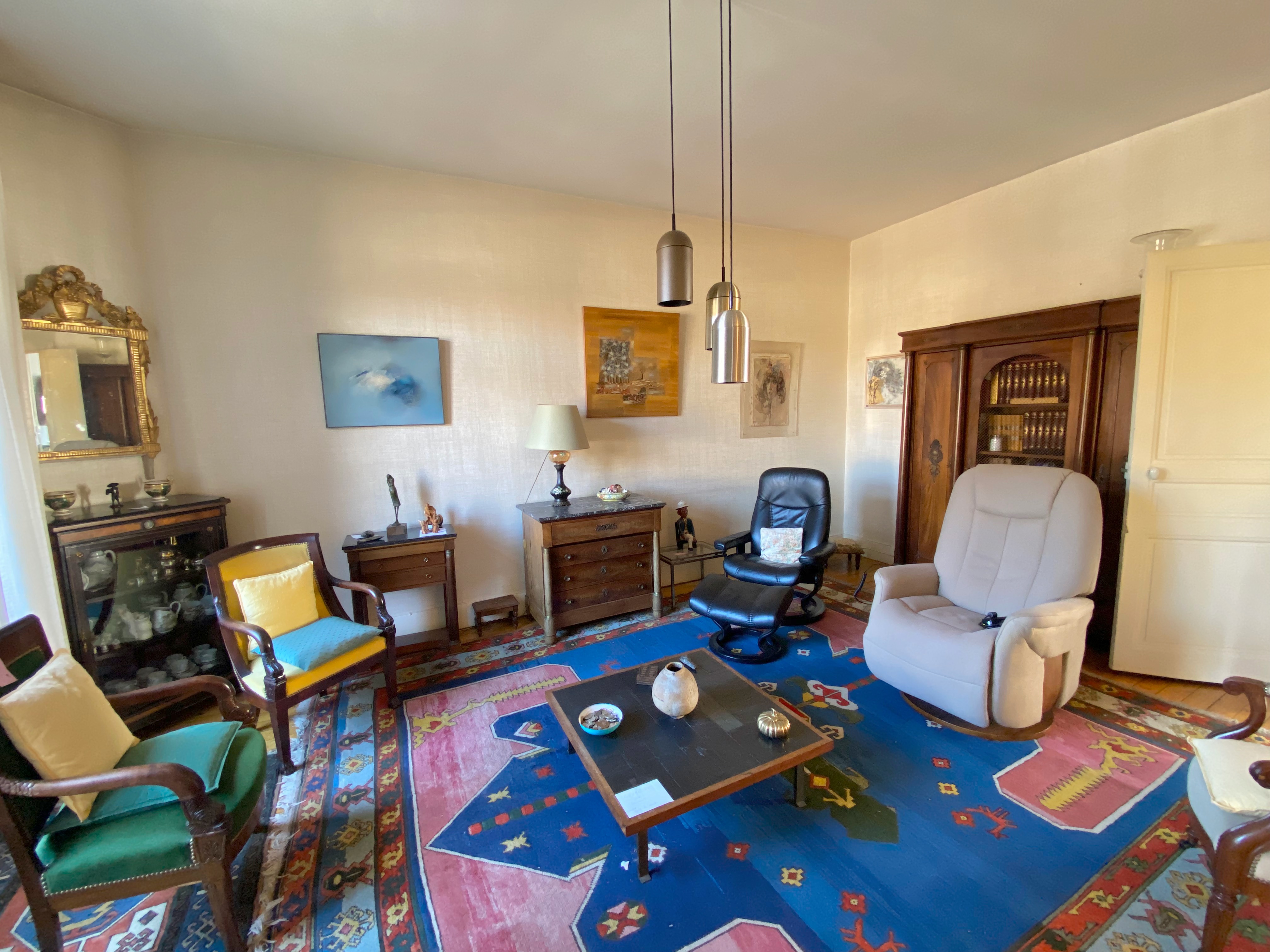 Busca/Pont des demoiselles T3/4 traversant 106 m2, chambre de bonne, garage, cave